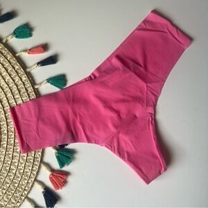 Victoria's Secret No Show Ribbed Thong Panty Hollywood Pink Medium NEW